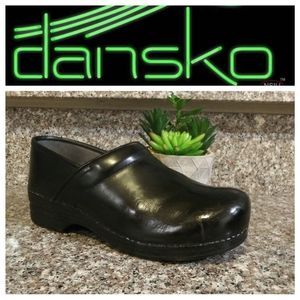 Dansko XP Pro Men's Black Professional Work Clogs